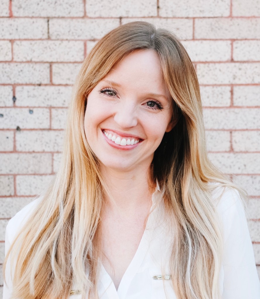 julieldrake – online portfolio of Julie Drake, a writer obsessed with  fashion and beautiful things, image size:889x1023